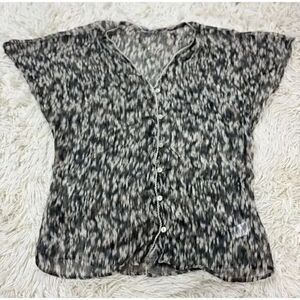 Spotted gray, white, tan and black sleeveless blouse by Converse one star size X